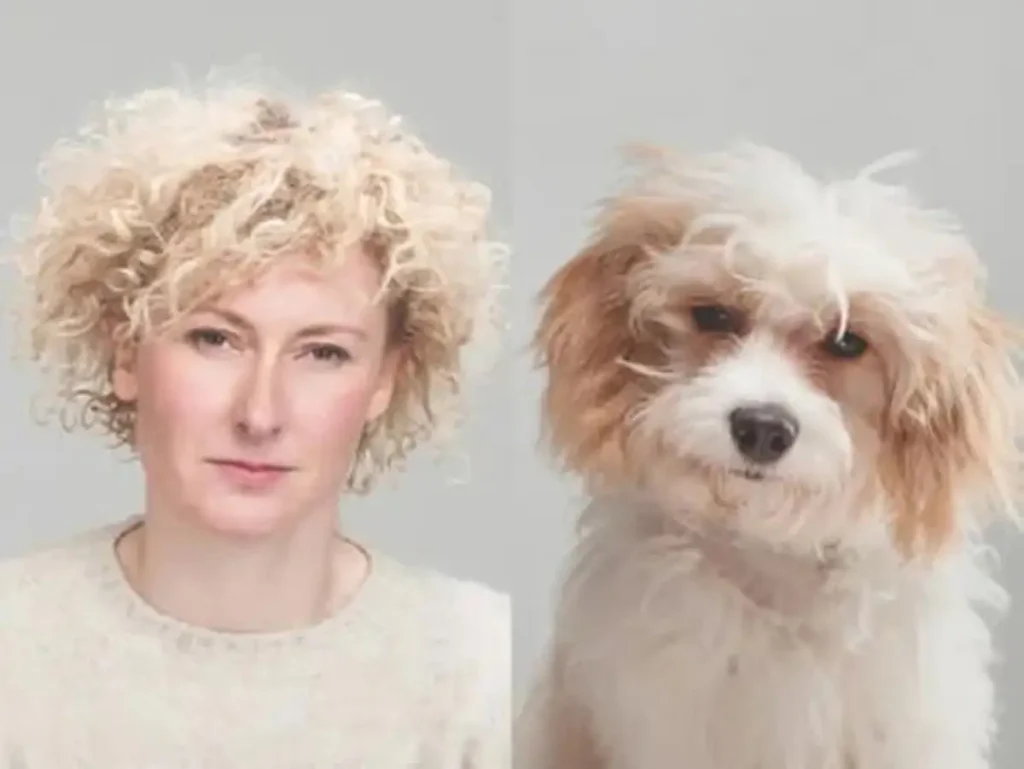 Perro y su dueño muestran expresiones similares que reflejan el vínculo entre humanos y mascotas.